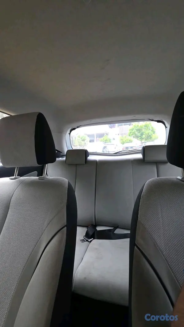 carros - mazda Demio 2009 diésel  7