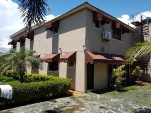 casas - Casa con 4 habitaciones y mucho patio 3