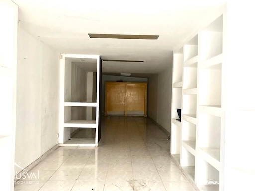 oficinas y locales comerciales - Quisqueya local comercial con 34 parqueos 