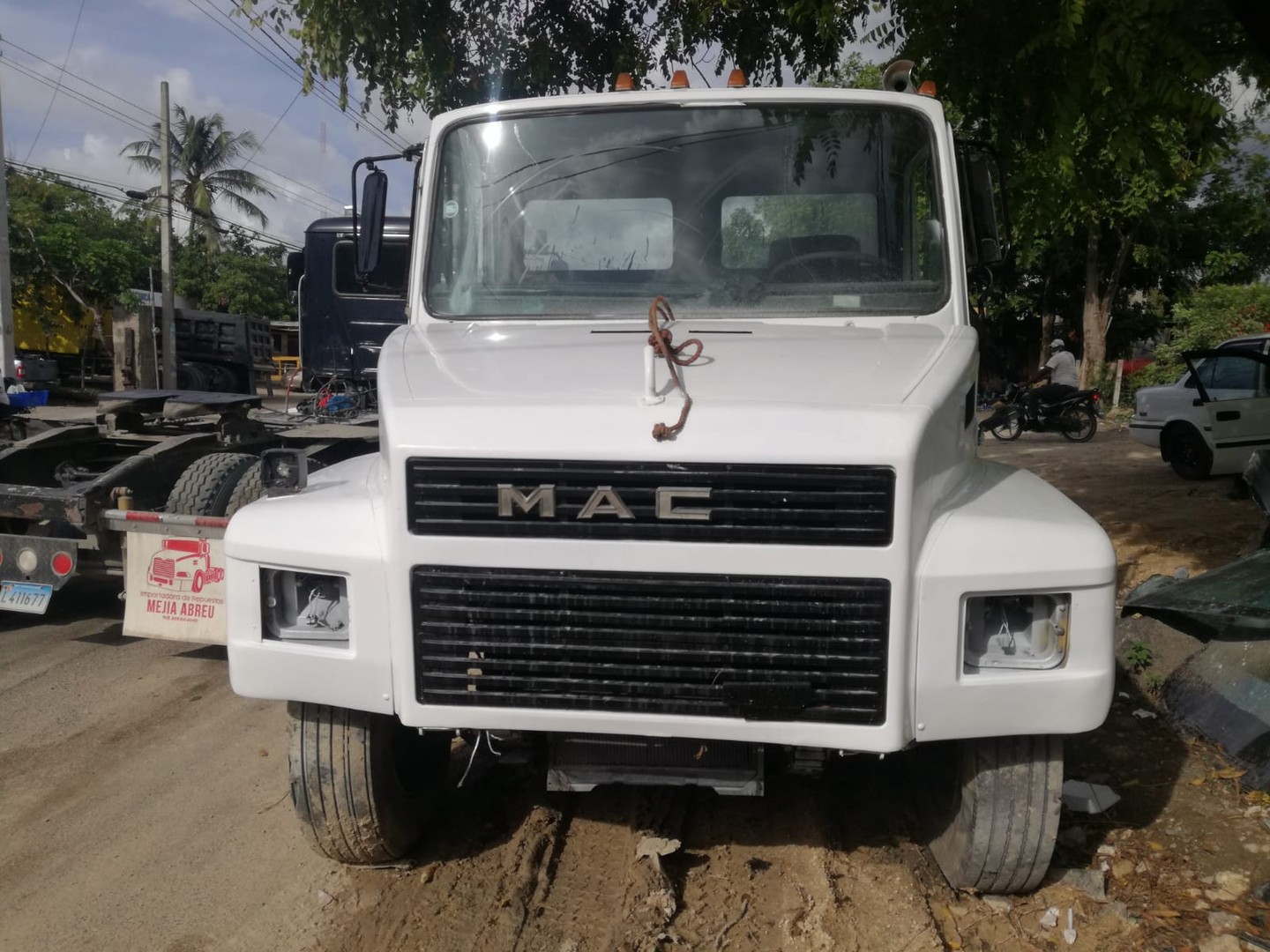 camiones y vehiculos pesados - Camión Mack Renault Recién Pintado 