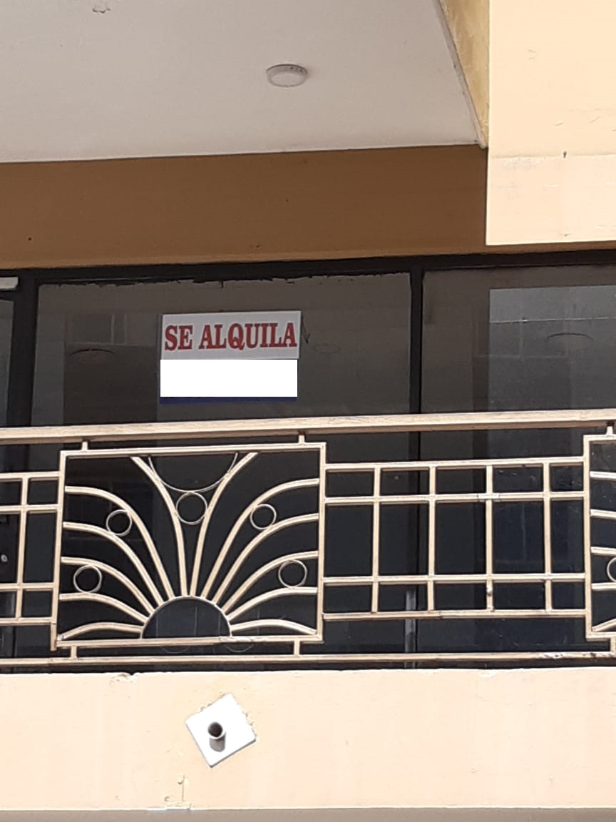 oficinas y locales comerciales - LOCAL COMERCIAL RENTO AV M GOMEZ EN PLAZA