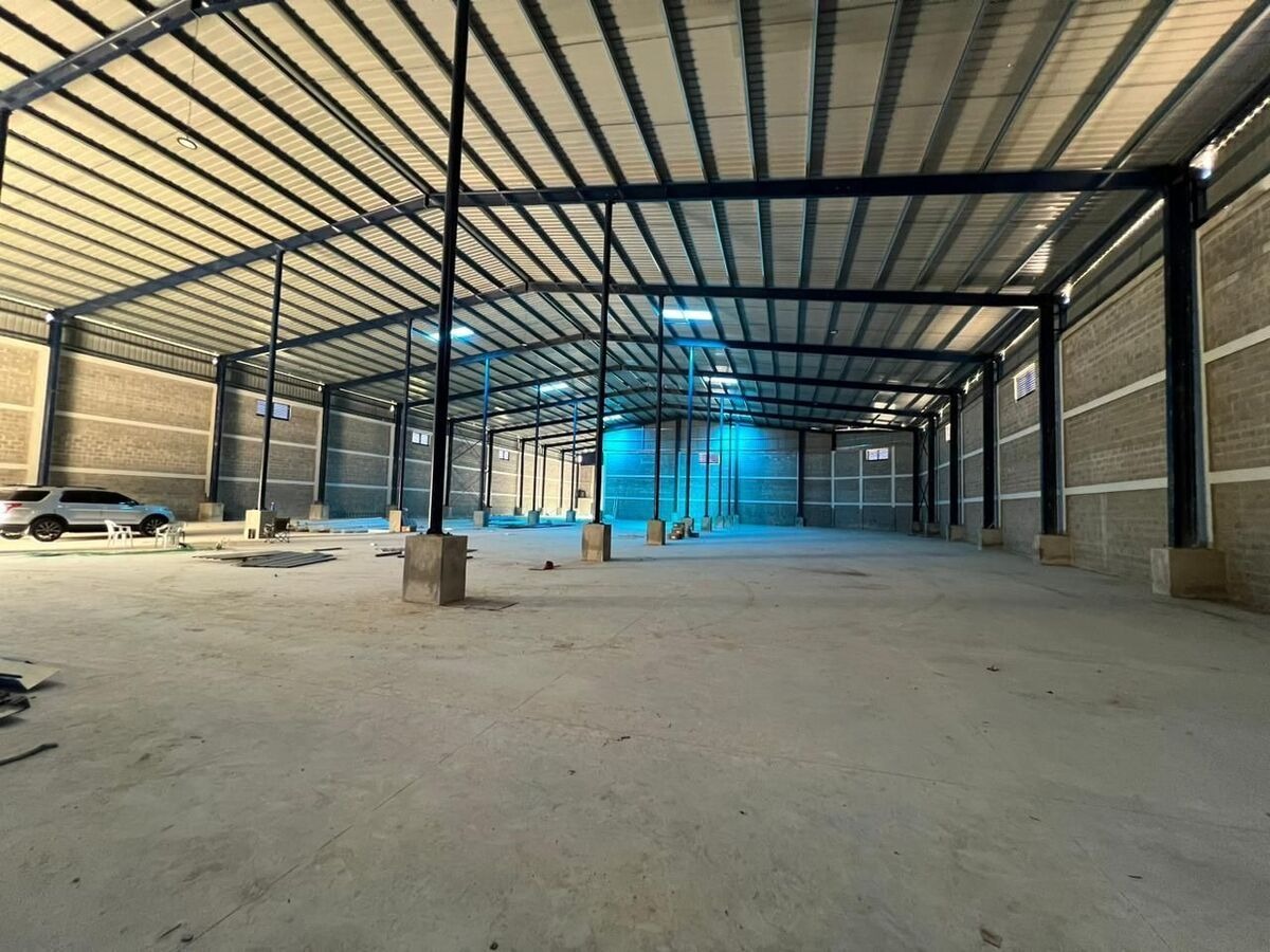otros inmuebles - ALQUILO Nave Próximo al Merca Santo Domingo  Km 22 6