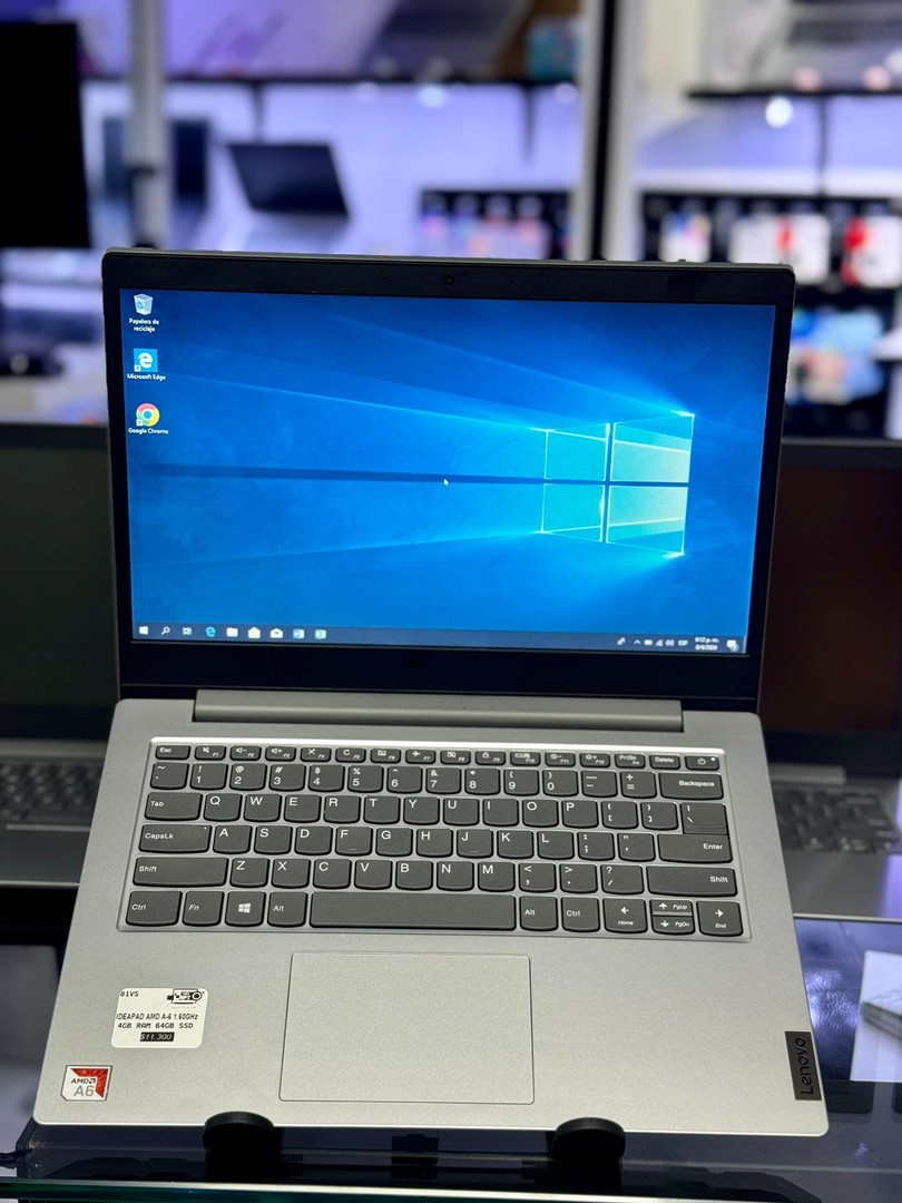 computadoras y laptops - Laptop Lenovo 81vs AMD A6-9220e 4GB ram 64GB SSD  