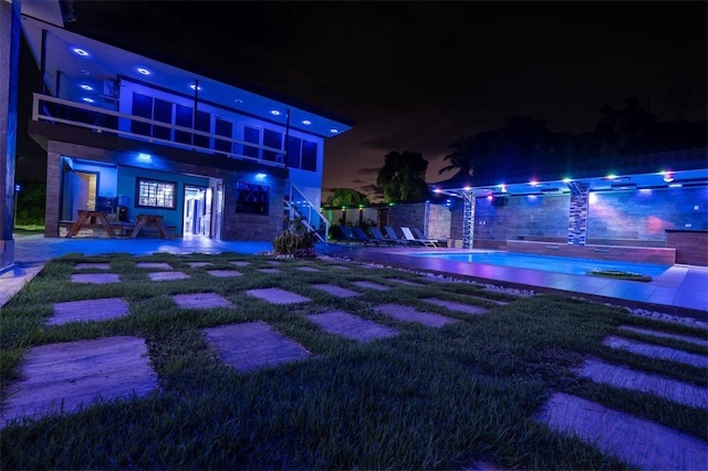 casas vacacionales y villas - Venta de Villa con piscina y 600mts ubicada en juan dolio República Dominicana  1