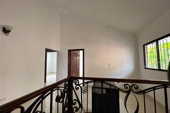 casas - Alquilo Casa De 2 Niveles En Arroyo Hondo Viejo
Residencial cerrado, espaciosa y 5