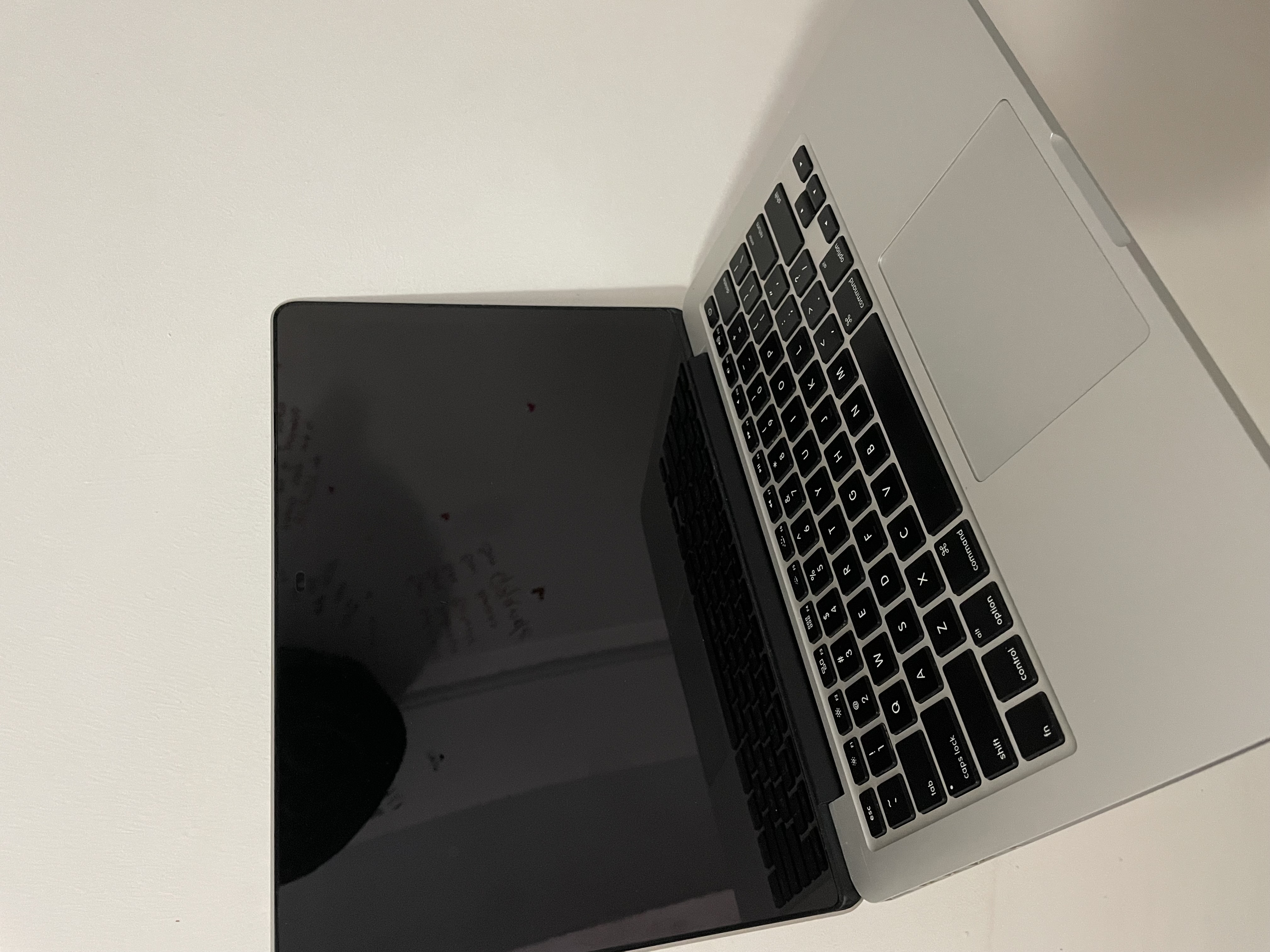 computadoras y laptops - MacBook Pro
 0