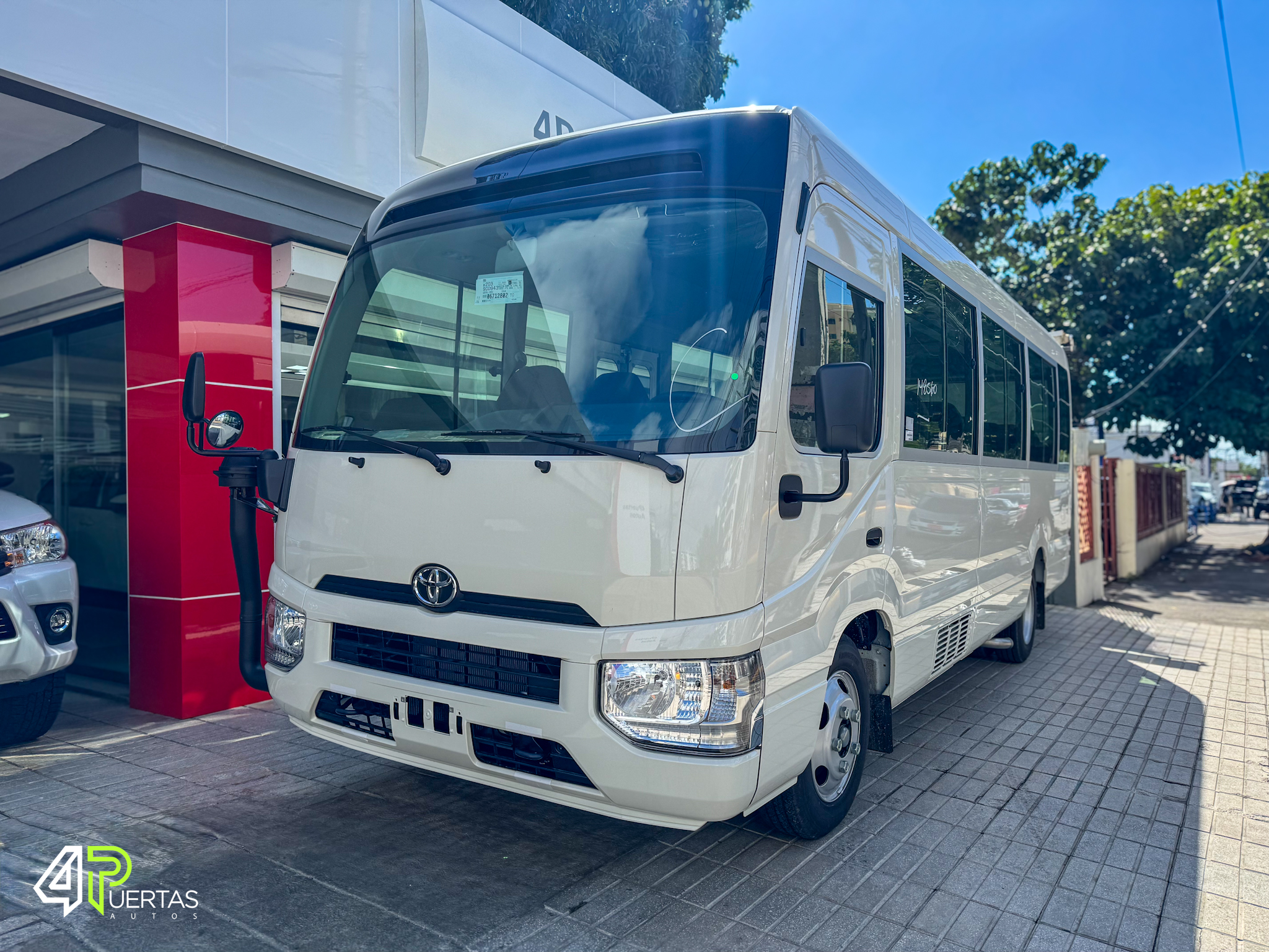 camiones y vehiculos pesados - TOYOTA COASTER 30 PASAJEROS 0