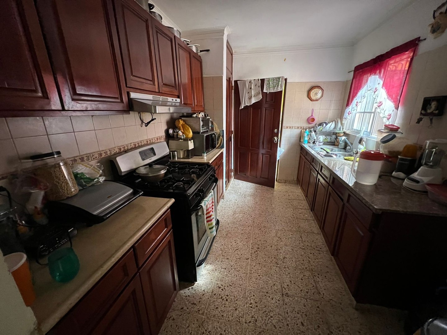 casas - Bonita Casa en venta 
Ubicada en el Res. Carmen María 
RD$ 12,900,000.00  5