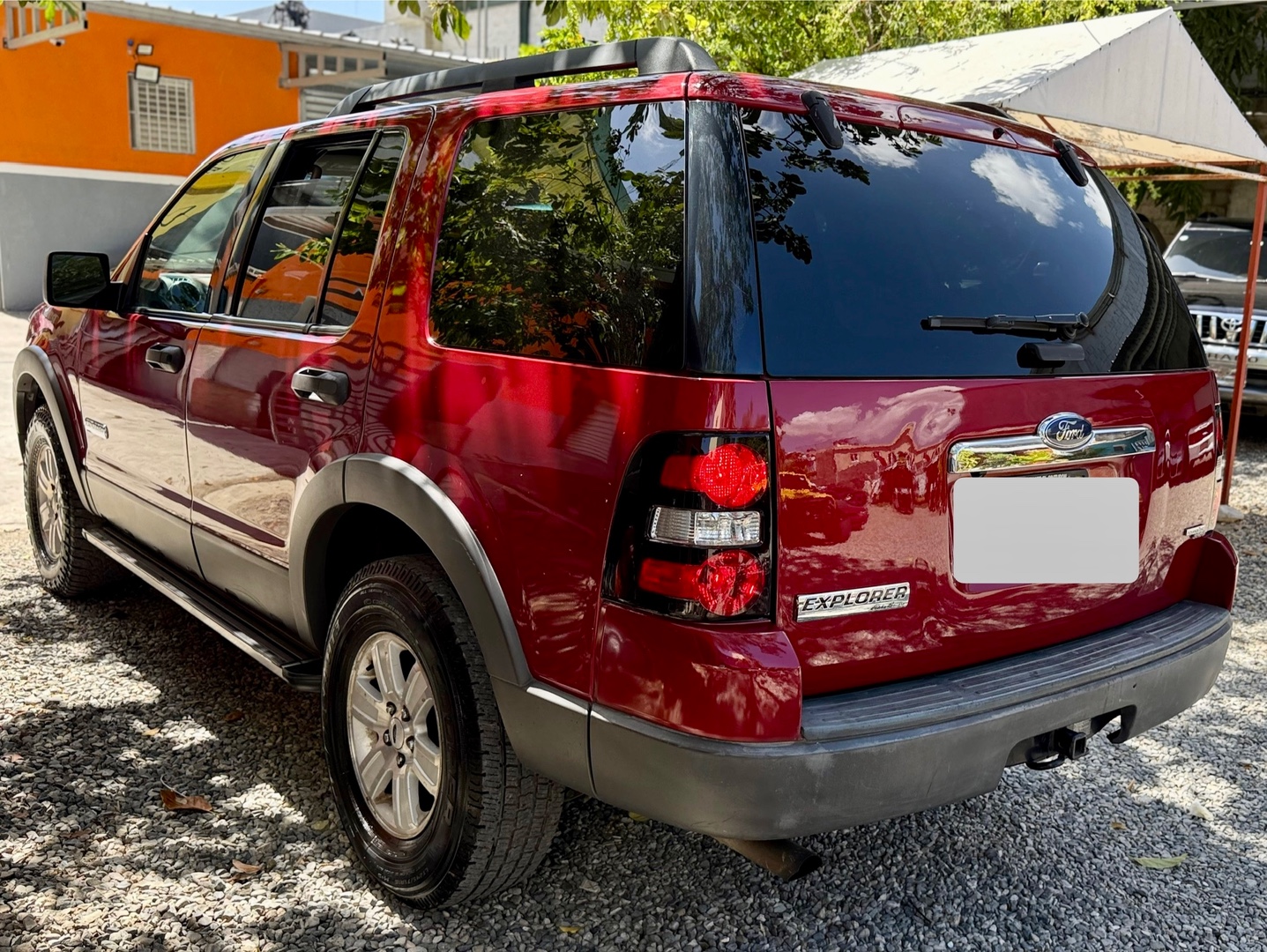 jeepetas y camionetas - Ford Explorer XLT 2006 4x2 3 filas Gasolina  3