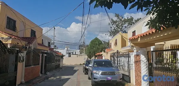 apartamentos - Casa en cabimar cerca de la charles 4