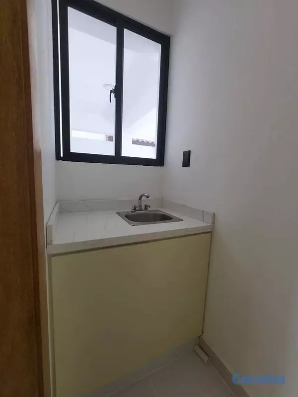 casas - Venta de casa con piscina en San Isidro 9