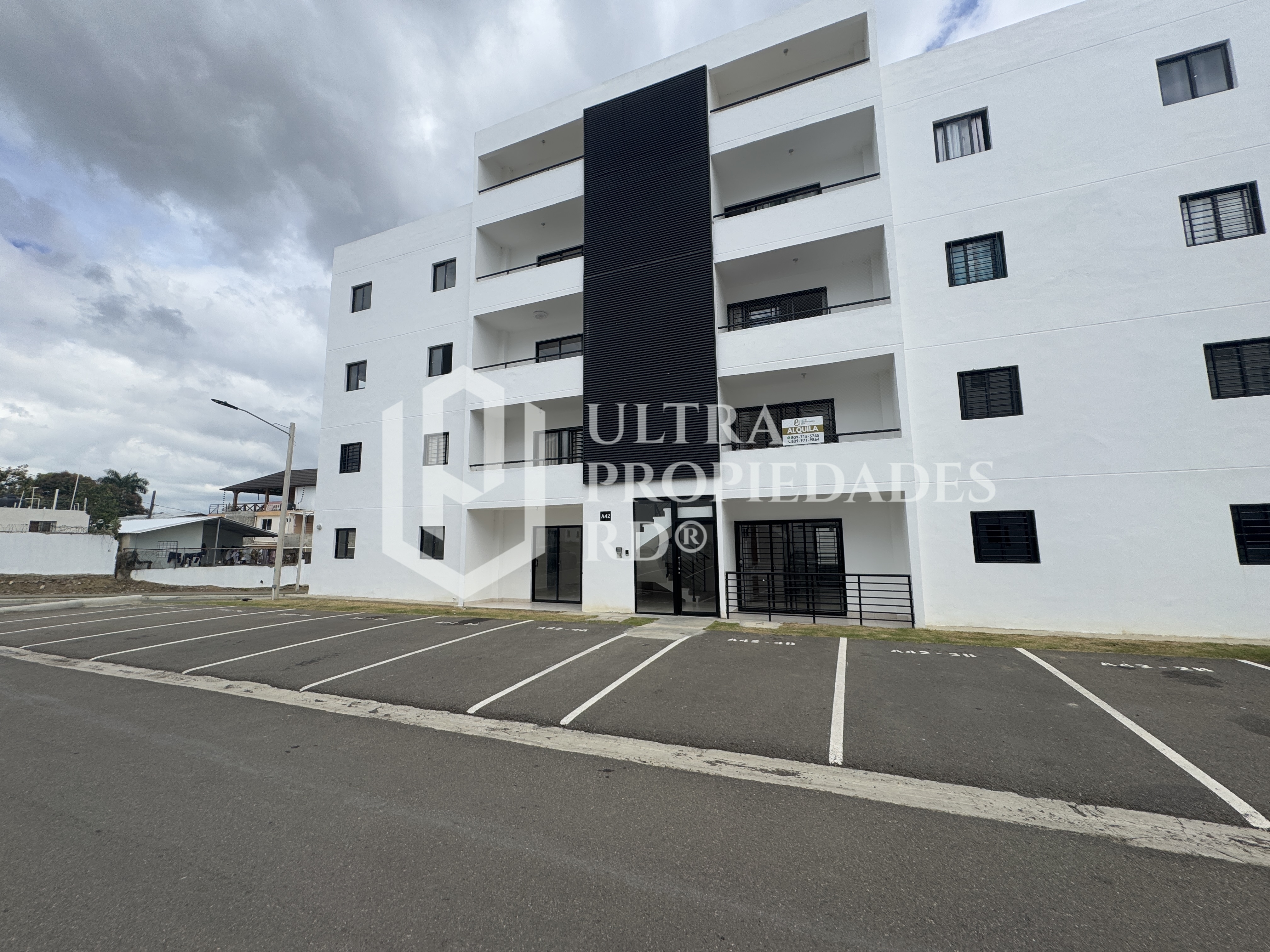 apartamentos - APARTAMENTO EN VENTA PRIMER NIVEL CON PATIO