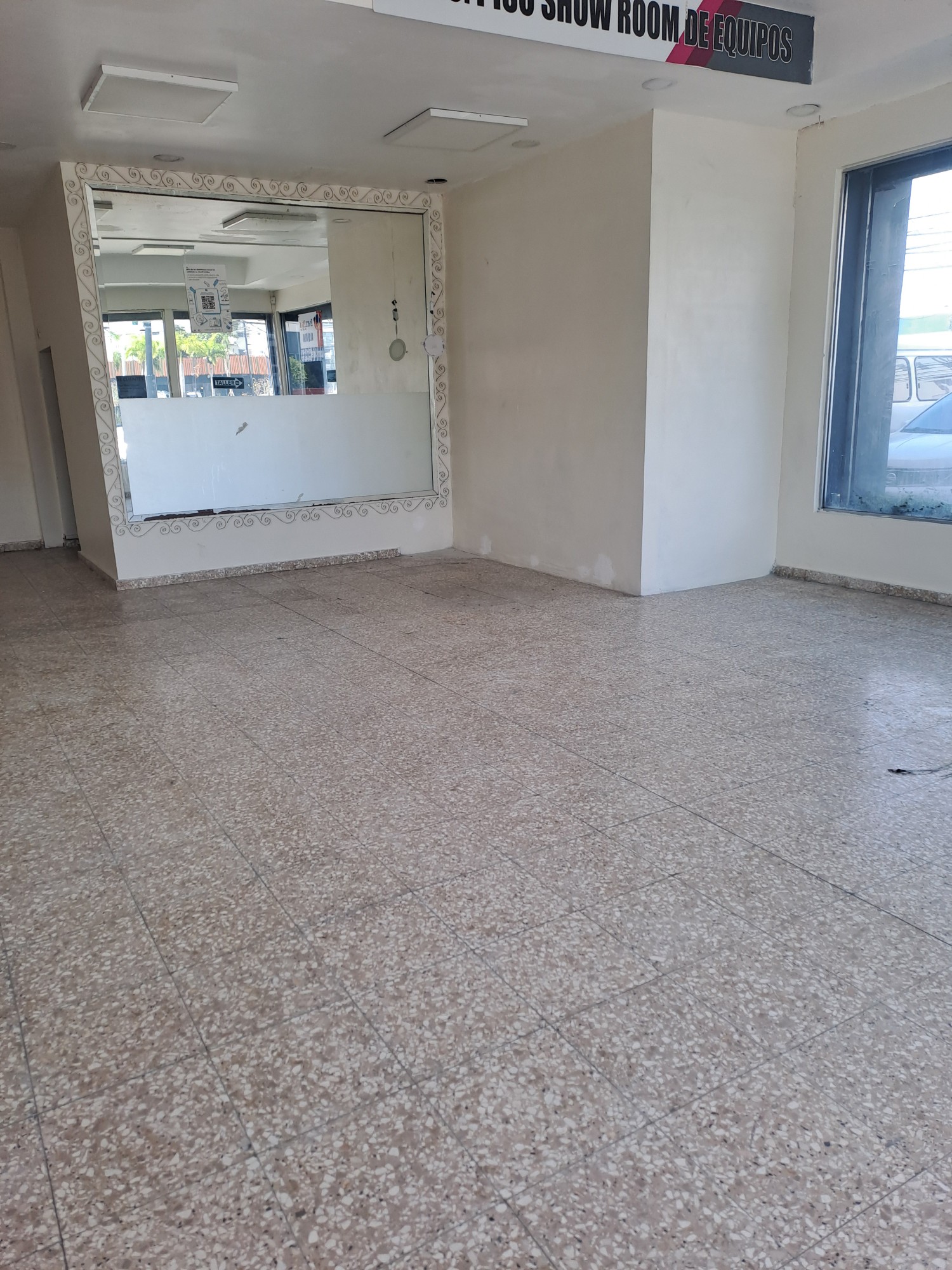 oficinas y locales comerciales - Alquilo local 1er piso 98 mts arroyo todo viejo  1