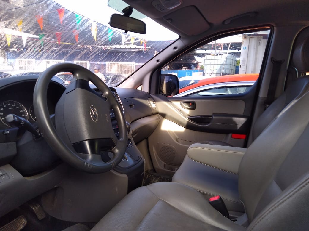 jeepetas y camionetas - HYUNDAI GRAND STAREX 2018 GRIS 6