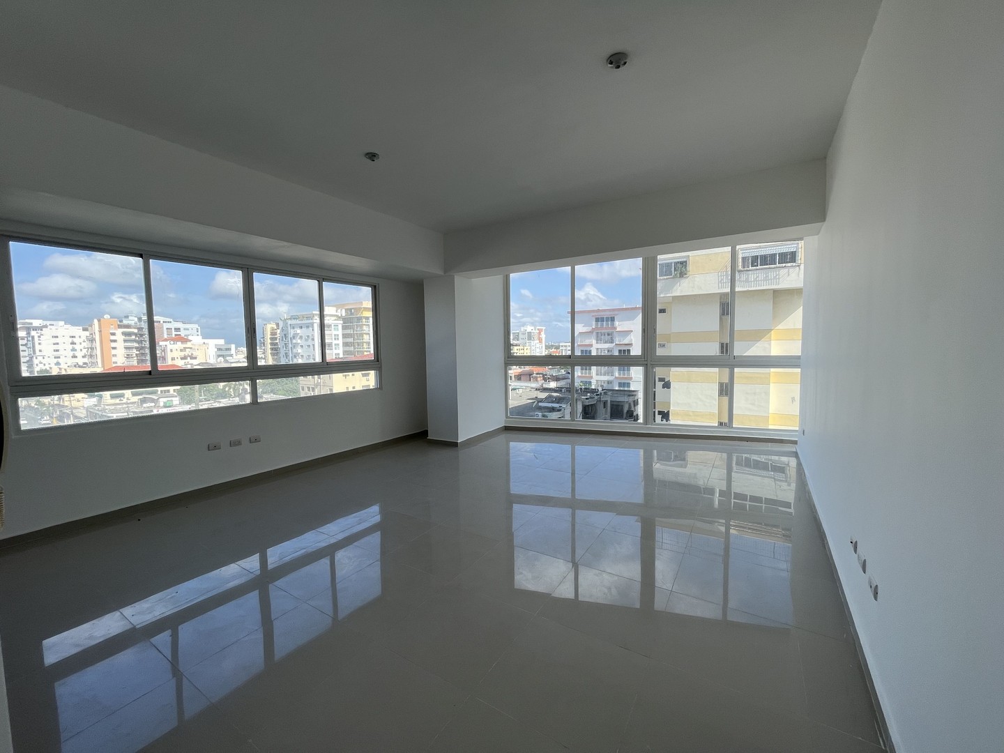 apartamentos - Evaristo Morales 190m2 6to piso 3 habitaciones 3 banos 2 parqueos family 