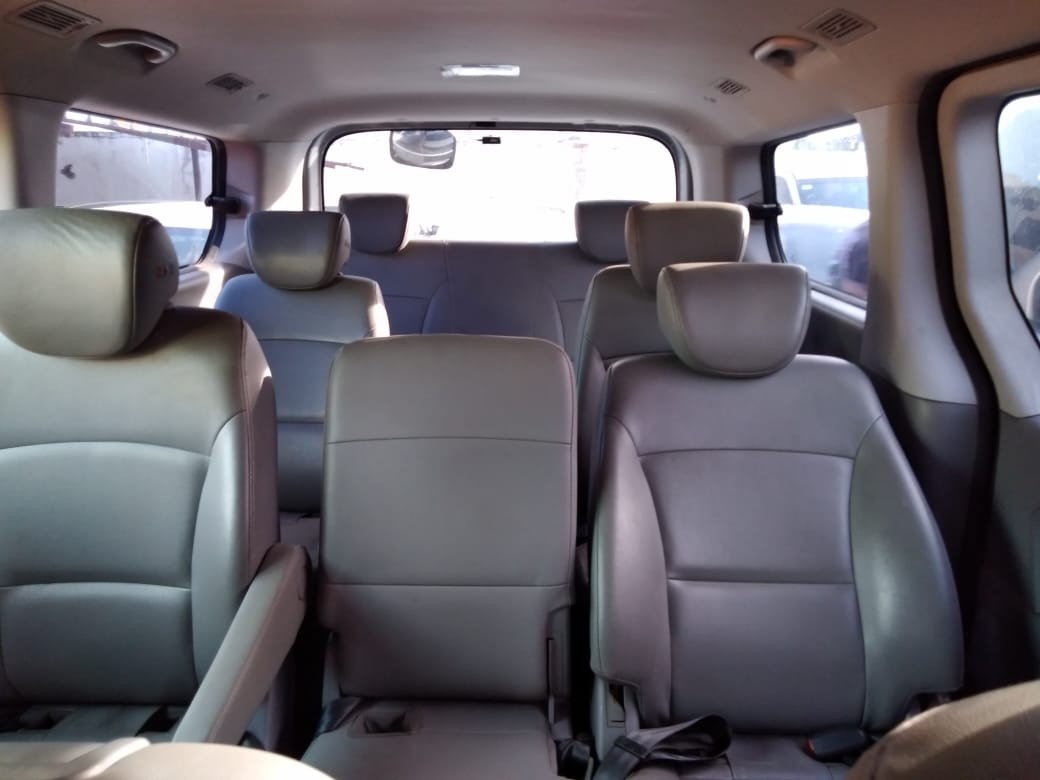 jeepetas y camionetas - HYUNDAI GRAND STAREX 2018 GRIS 7
