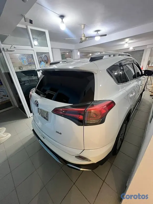 jeepetas y camionetas - Toyota RAV4 XLE 2016
 4