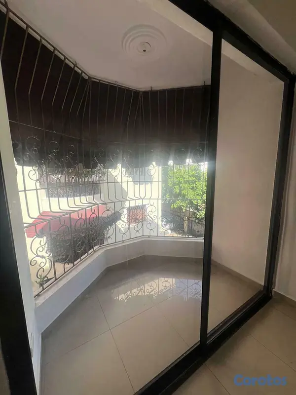 apartamentos - Apartamento remodelado de 3 hab con 2 parqueos lin 7