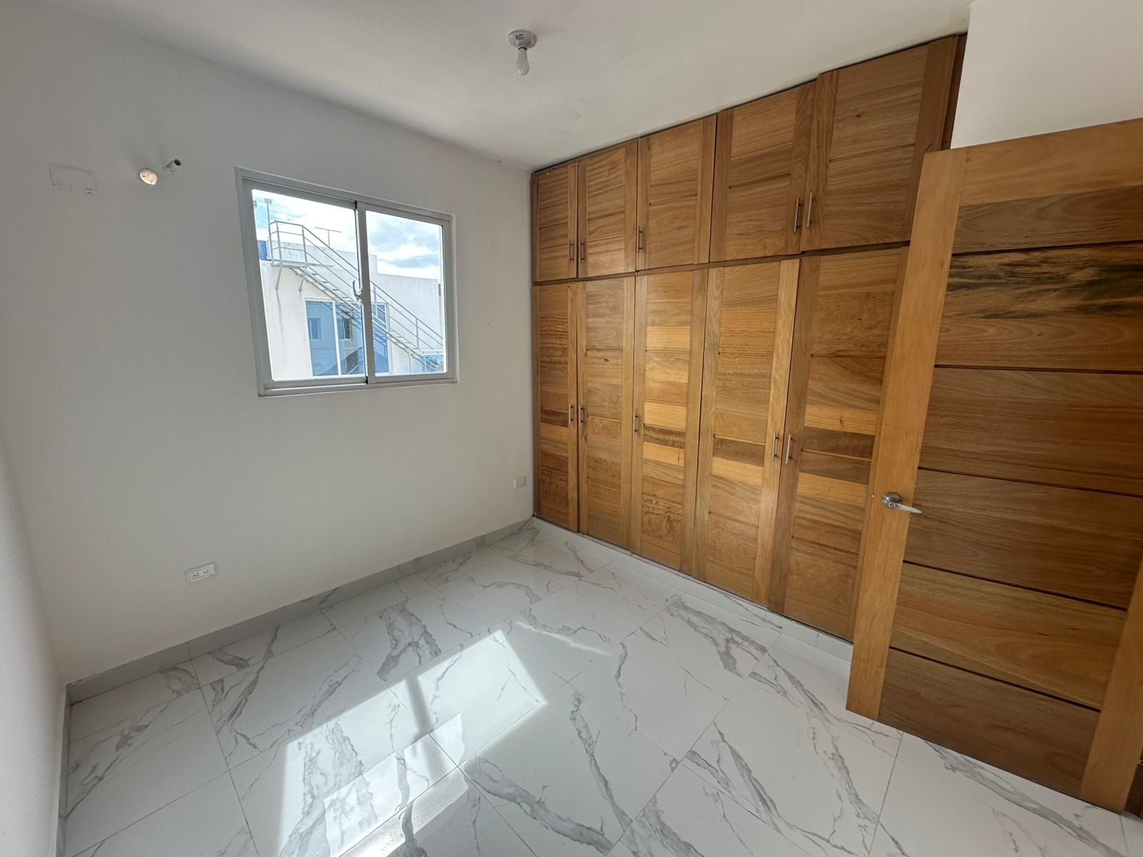 casas - Casa con Piscina, balcón y azotea en Prado Oriental Próximo a la Av. Ecológica 6