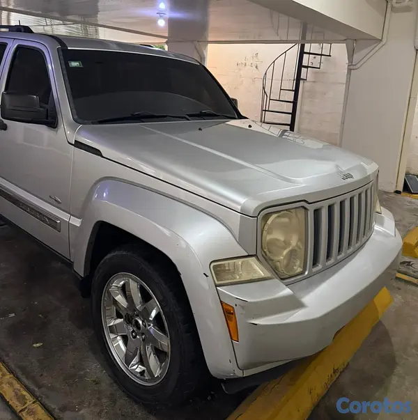 jeepetas y camionetas - Vendo Jepp Liverty  11