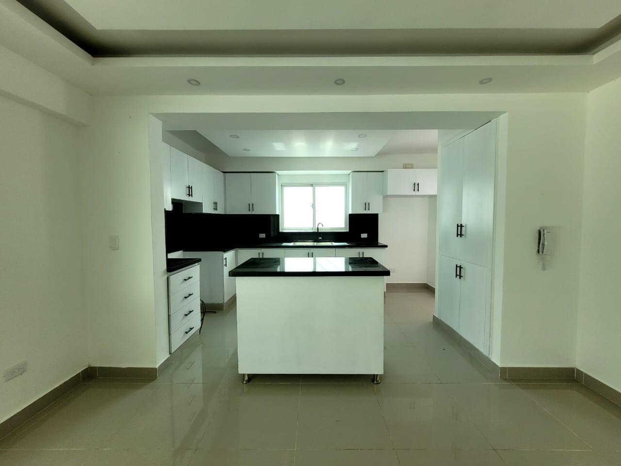 apartamentos - Apartamento terminado, grande y bonito, con patio (H.C) 0