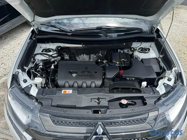 jeepetas y camionetas - MITSUBISHI OUTLANDER LE 2020  9