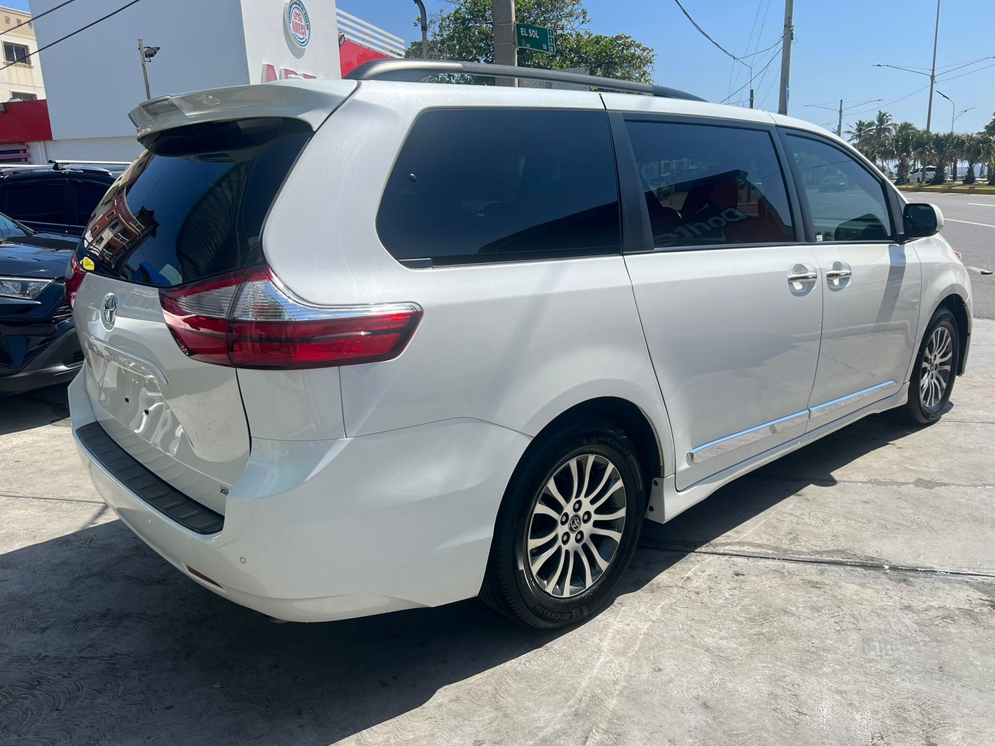 jeepetas y camionetas - Toyota Sienna XLE 2019 5