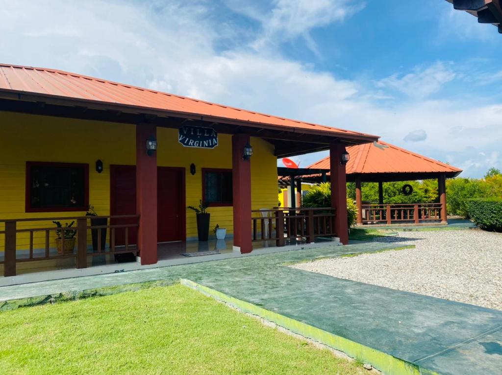 casas vacacionales y villas - Venta de Villa en San Antonio de guerra de 2,069mts con piscina Santo Domingo 4