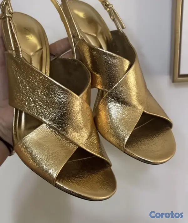 zapatos para mujer - Zapatillas Zara nuevas doradas 2