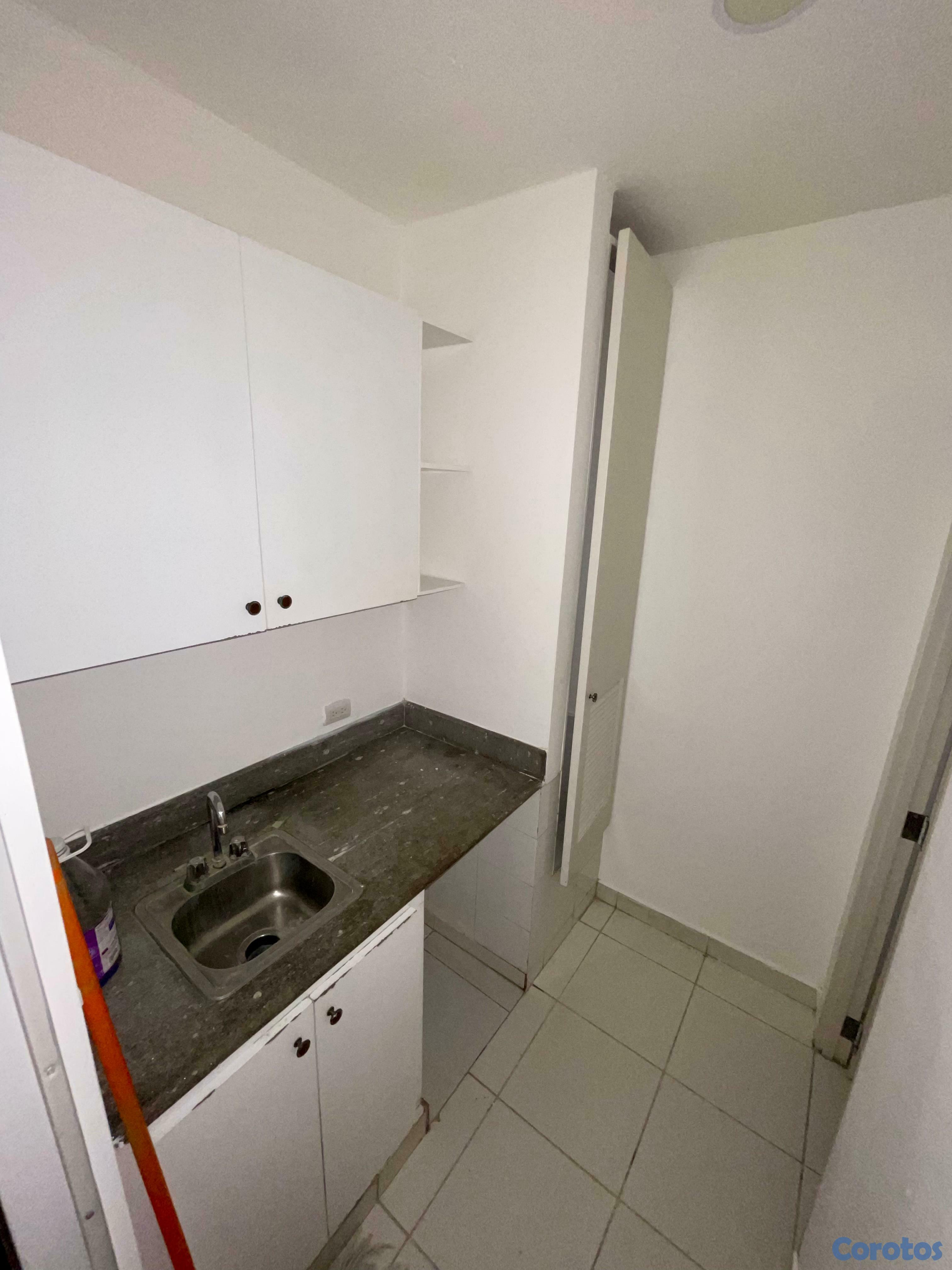 oficinas y locales comerciales - Alquilo local para negocio u oficina en Evaristo Morales  5