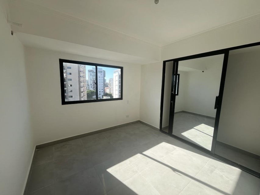 apartamentos - Apartamento en alquiler #24-574 Evaristo Morales, piso medio, con ascensor.  1