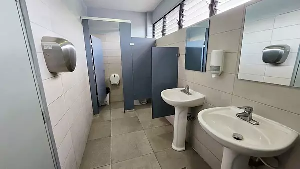 oficinas y locales comerciales - Local céntrico en la Esperilla 4