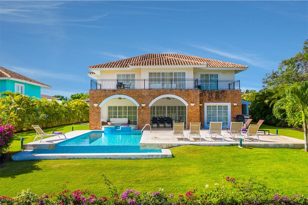casas vacacionales y villas - Villa de lujo en cocotal punta cana con piscina y amueblada