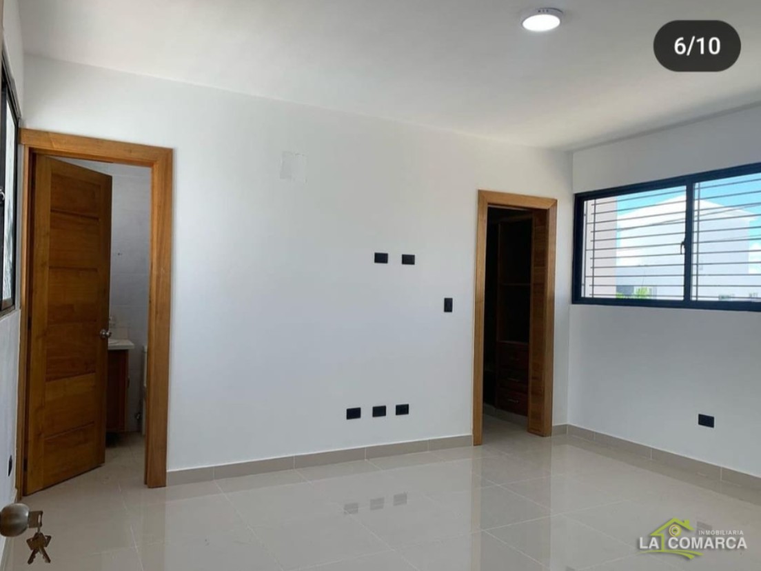 casas - Casa de 2 niveles en Venta en el Res. El Doral 4