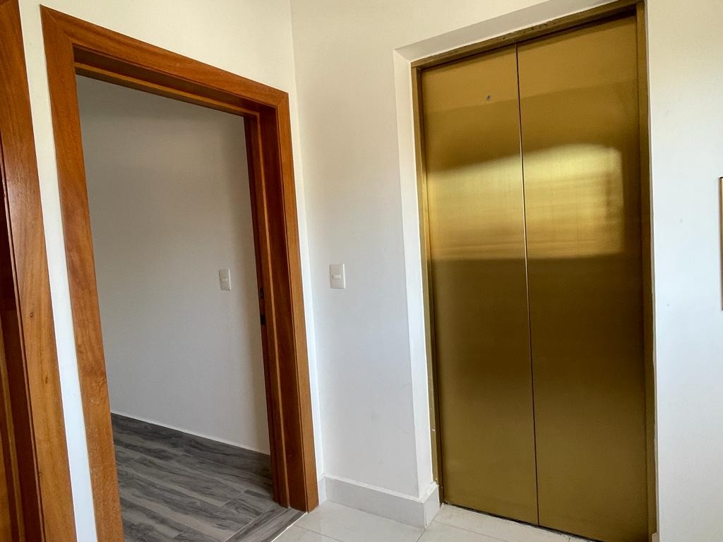 apartamentos - Vendo en el exclusivo sector de Naco 87metros7mo piso1 Hab 3