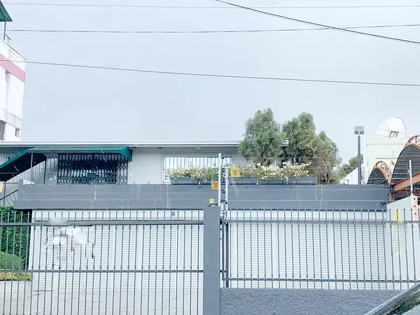 oficinas y locales comerciales - Local céntrico y comercial  2