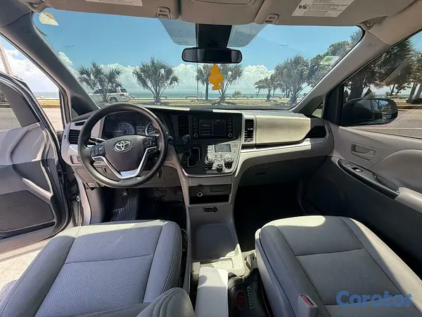 jeepetas y camionetas - Toyota Sienna 2020 6