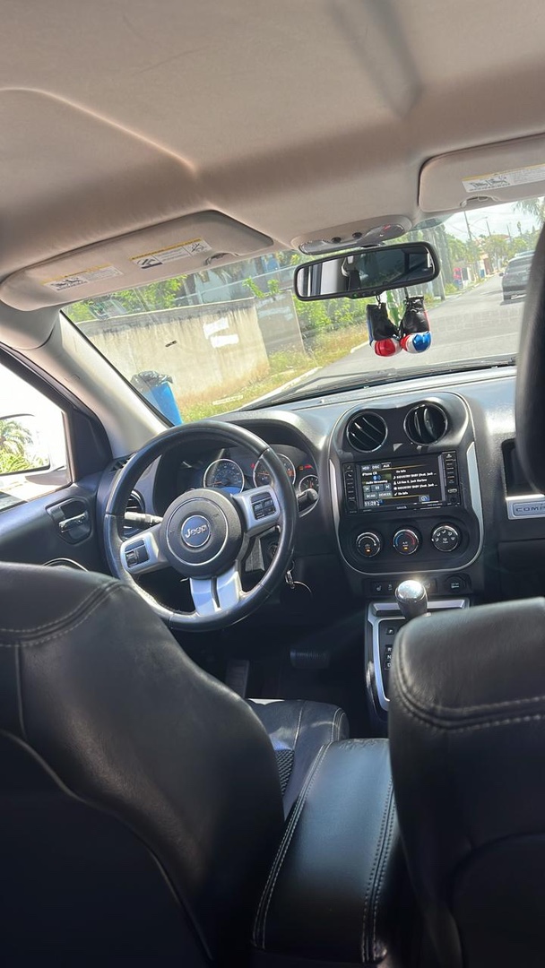 jeepetas y camionetas - Jeep Compass 2016 excelentes condiciones 5
