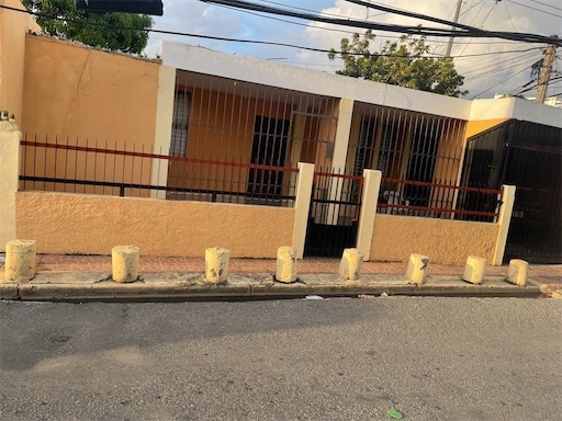 casas - Venta de casa de un nivel en los mina Santo Domingo este 4