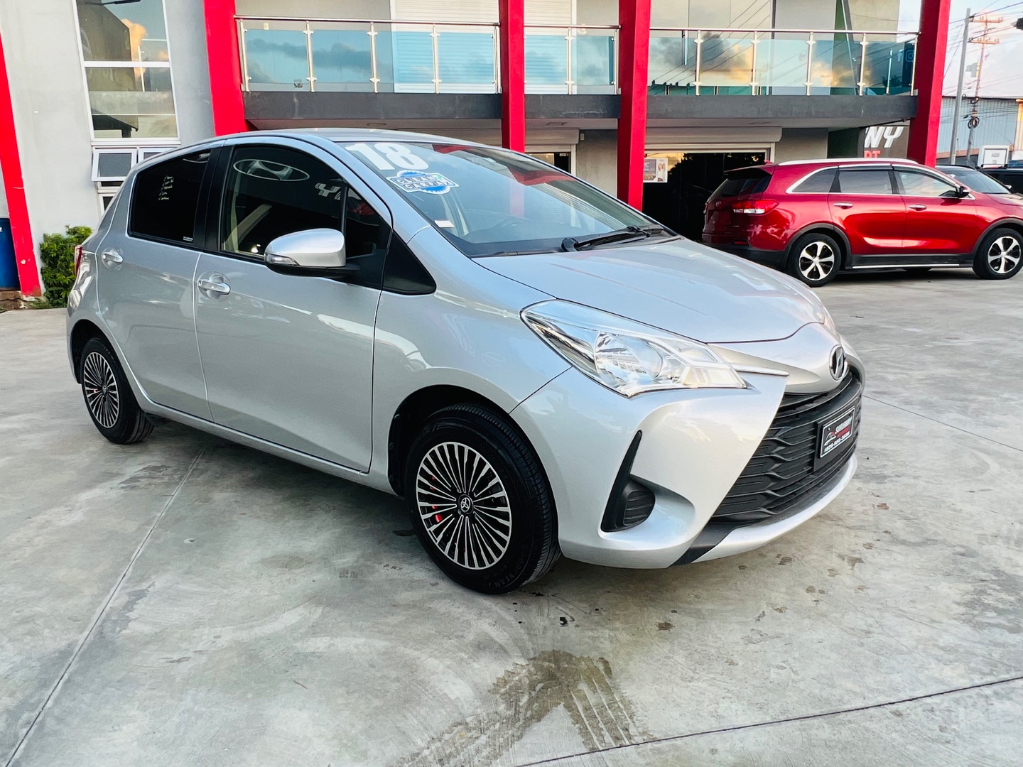 carros - Toyota vitz 2018 Full