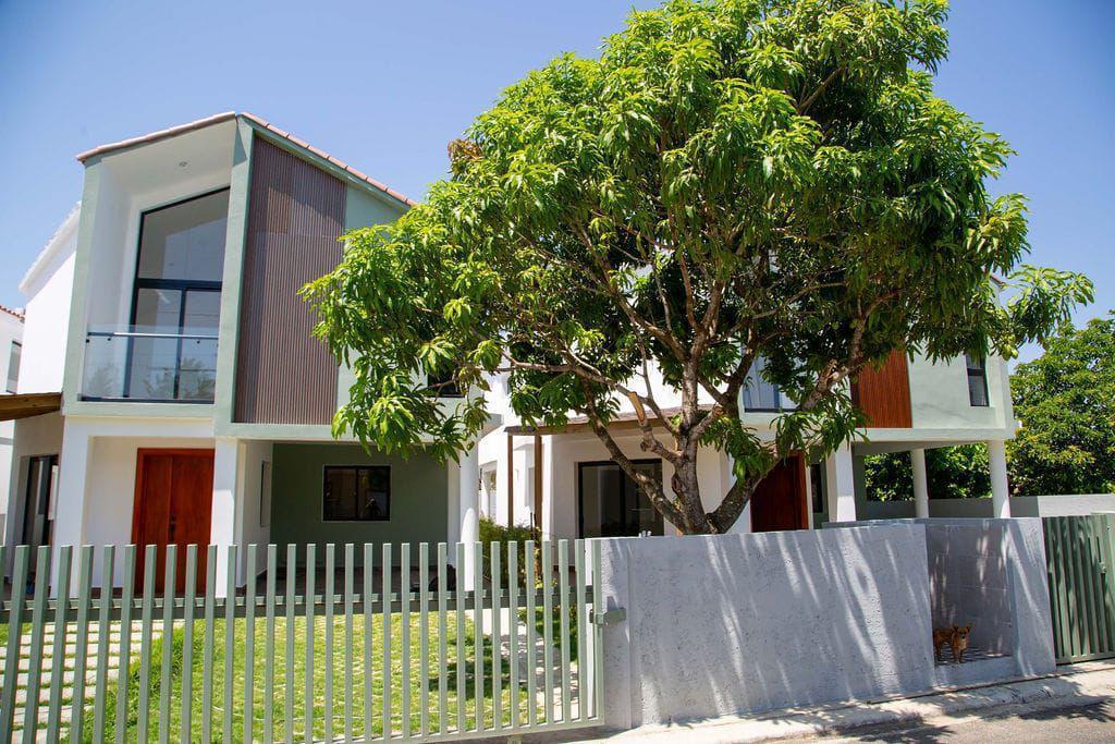 casas - Moderna Propiedad de 2 Niveles con Piscina 2