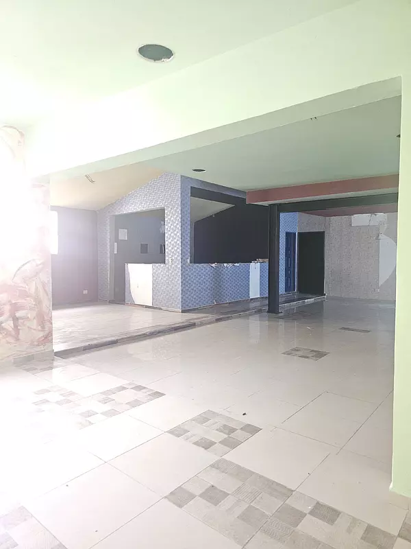 oficinas y locales comerciales - Local céntrico Renacimiento 6
