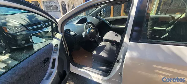 carros - Toyota Vitz 2010 8