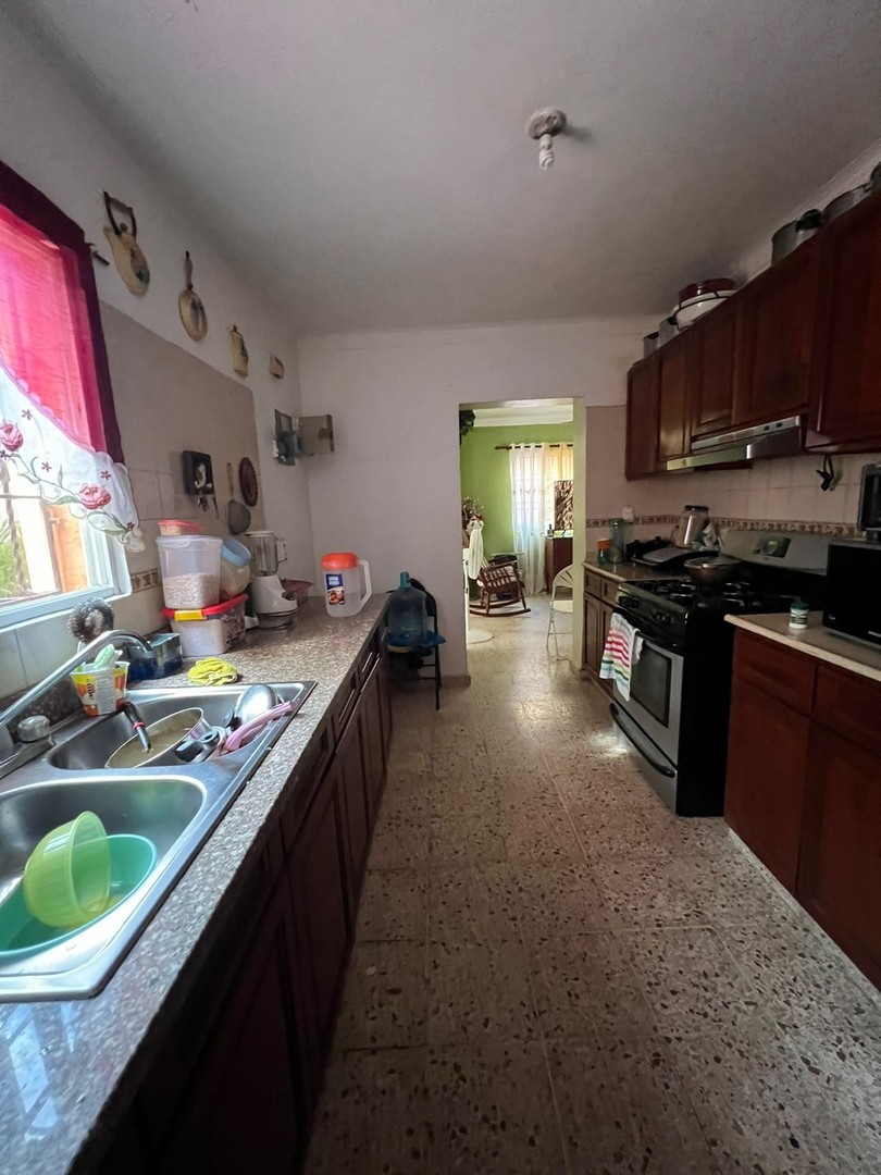 casas - Bonita Casa en venta 
Ubicada en el Res. Carmen María 
RD$ 12,900,000.00  8