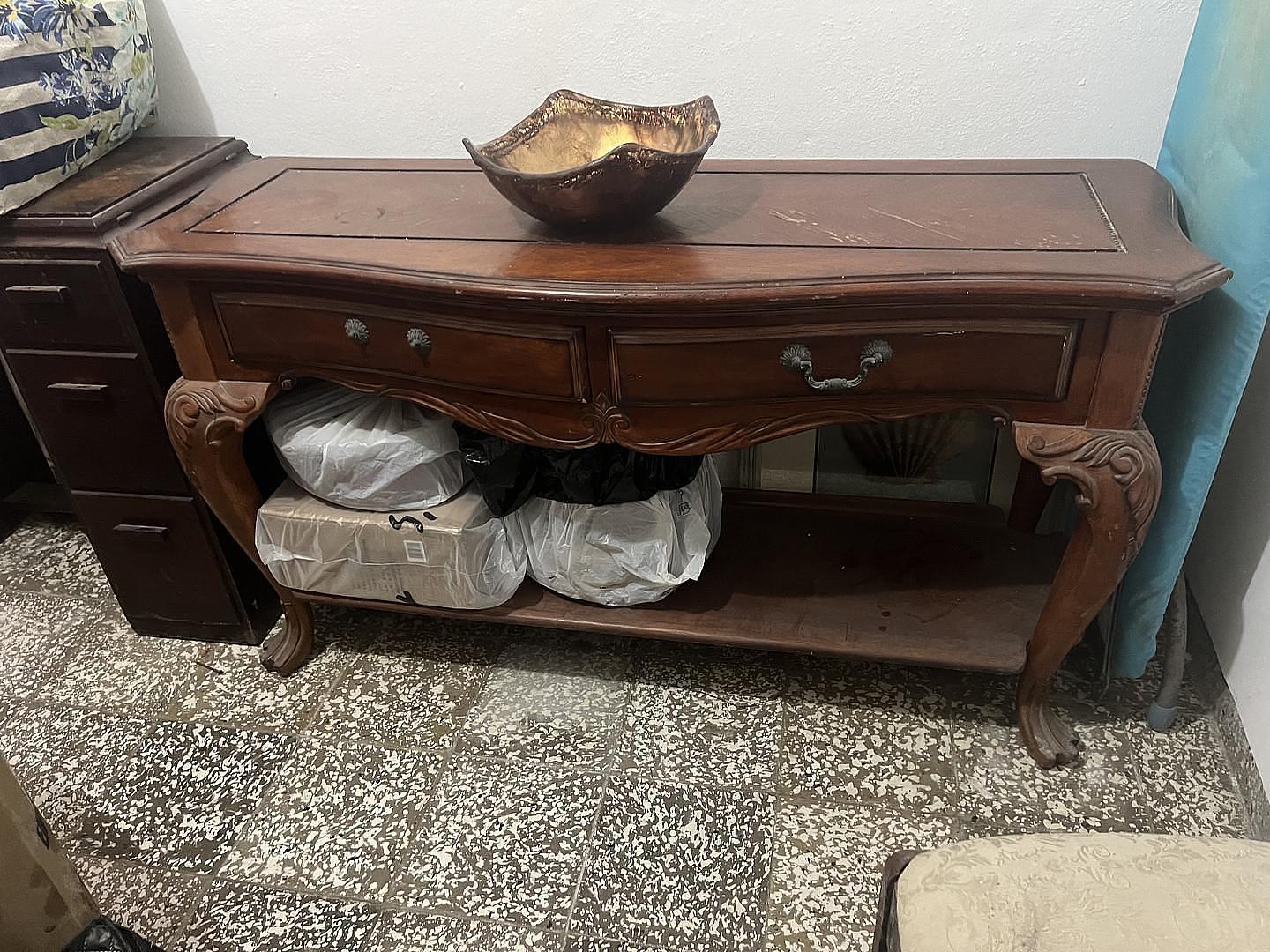 muebles y colchones - Set de 2 Mesas, 1 centro de sala y la otra mesa Parson. 
negociable  1