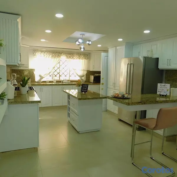 casas - Casa de Oportunidad de 2 niveles en  Altos De Arro 1