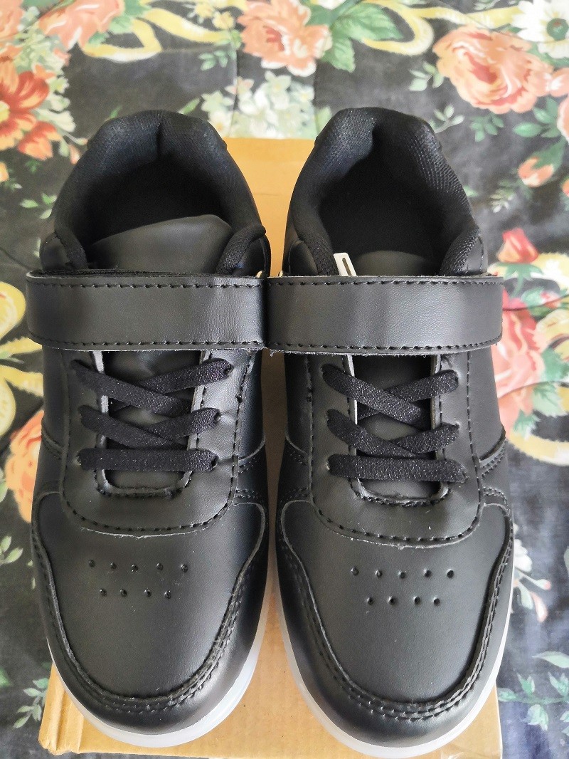 ropa y zapatos - zapatillas tenis sneakers niño negros suela con luz colores carga USB Size 32-34