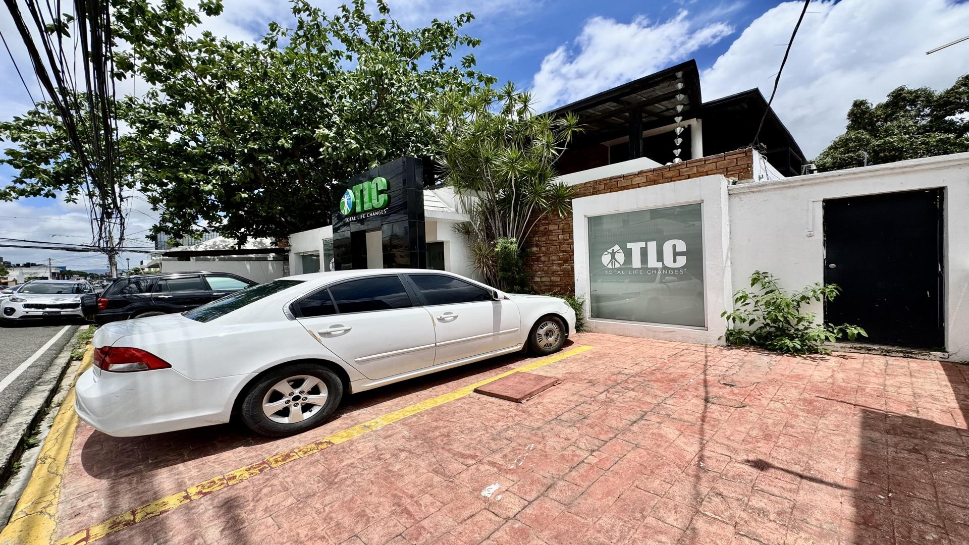 oficinas y locales comerciales - LOCAL COMERCIAL CON EXCELENTE UBICACION EN LOS JARDINES METROPOLITANOS SANTIAGO 3