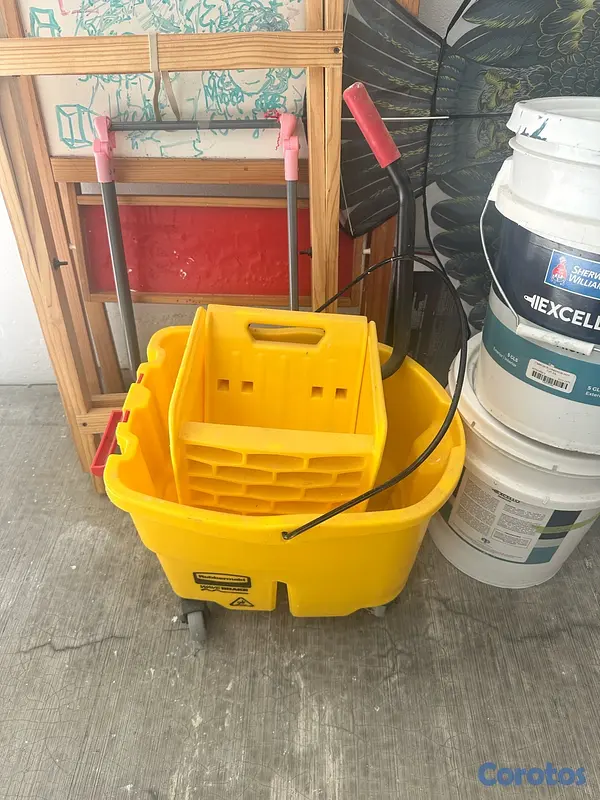 herramientas, jardines y exterior - cubeta con escurridor WaveBrake® 2.0 de Rubbermaid para limpieza de suelos 3