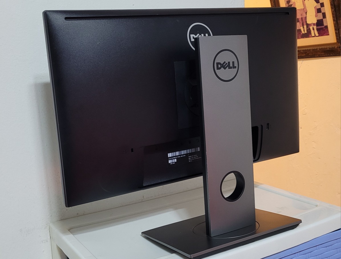 computadoras y laptops - Monitor Dell 24 Pulg Pantalla ips sin Bordes 1080p HDMI  2